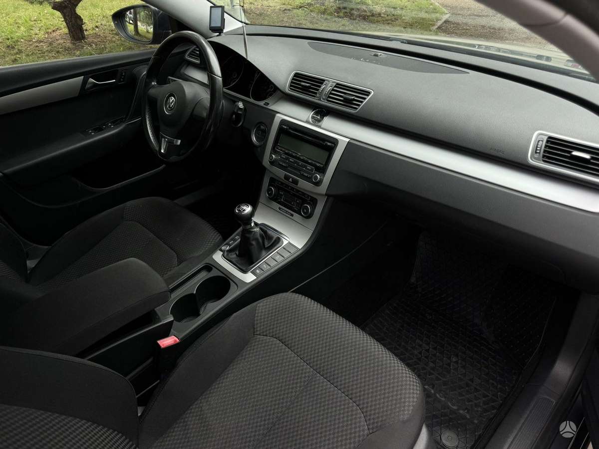 Volkswagen Passat - 12
