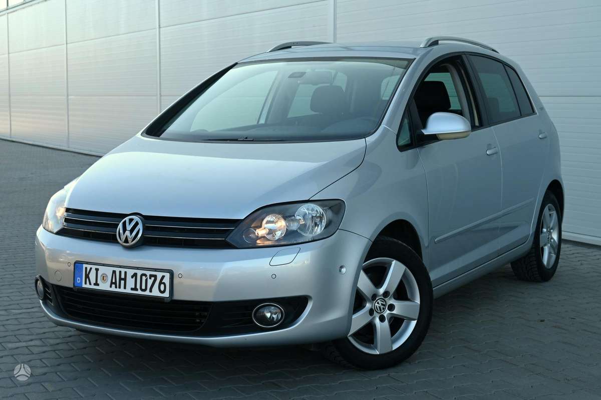 Volkswagen Golf 2010 — interior
