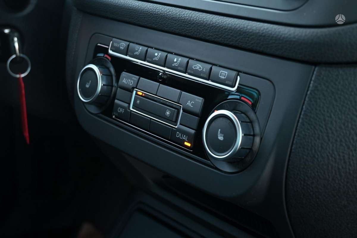 Volkswagen Golf 2010 — photo 21