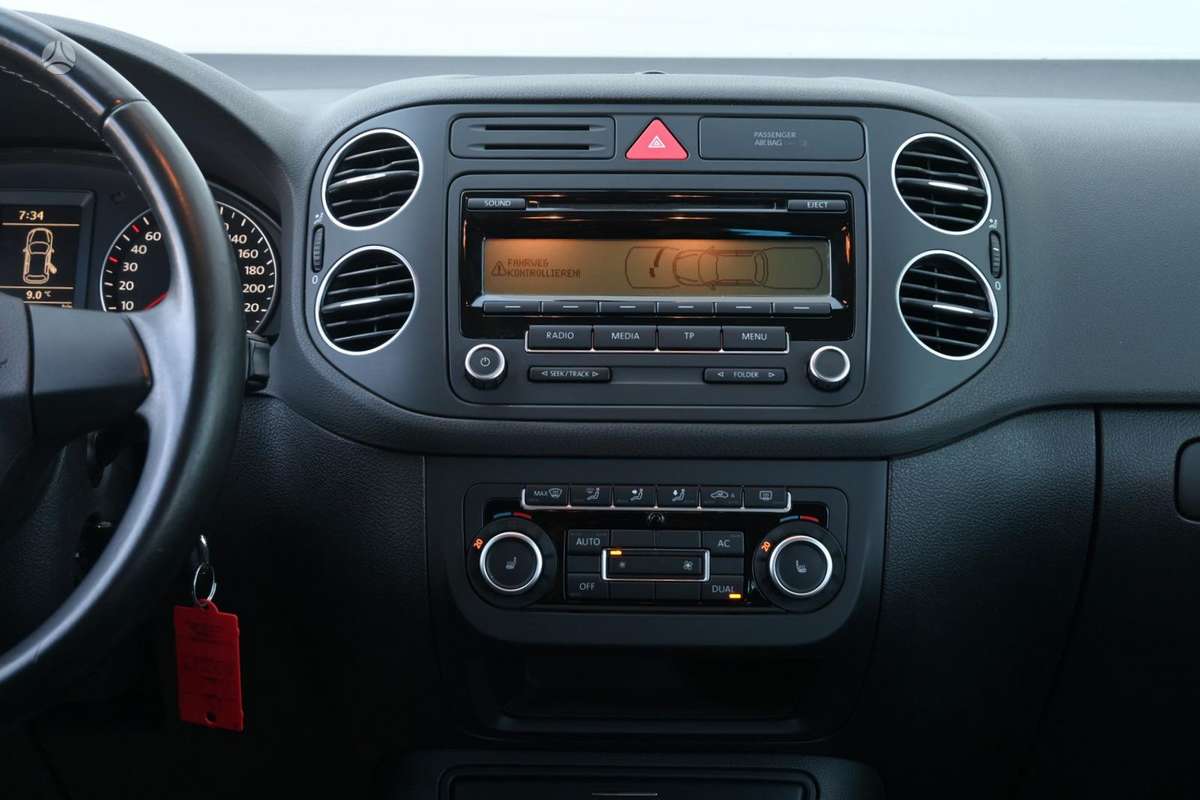 Volkswagen Golf 2010 — photo 24