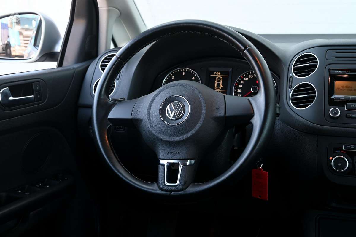 Volkswagen Golf 2010 — photo 25