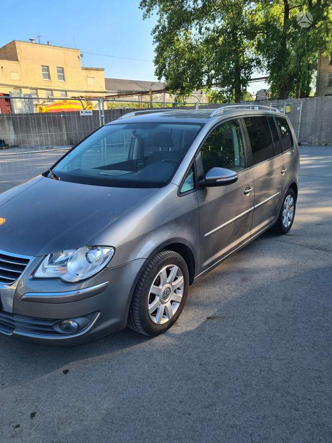 Volkswagen Touran - 1