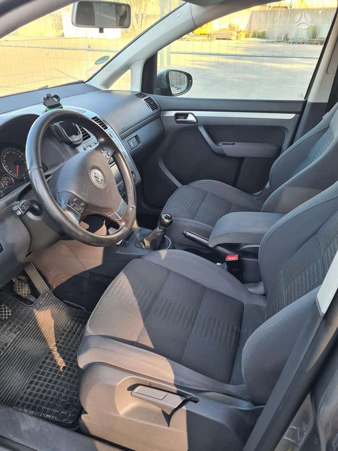 Volkswagen Touran - 3