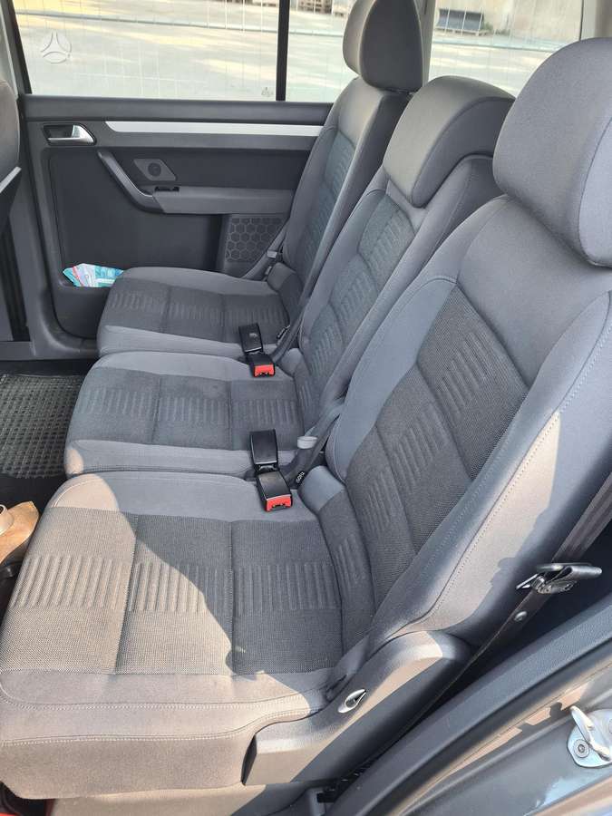Volkswagen Touran - 4
