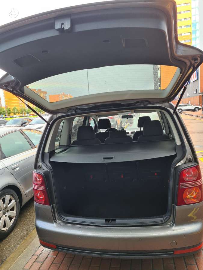 Volkswagen Touran - 5