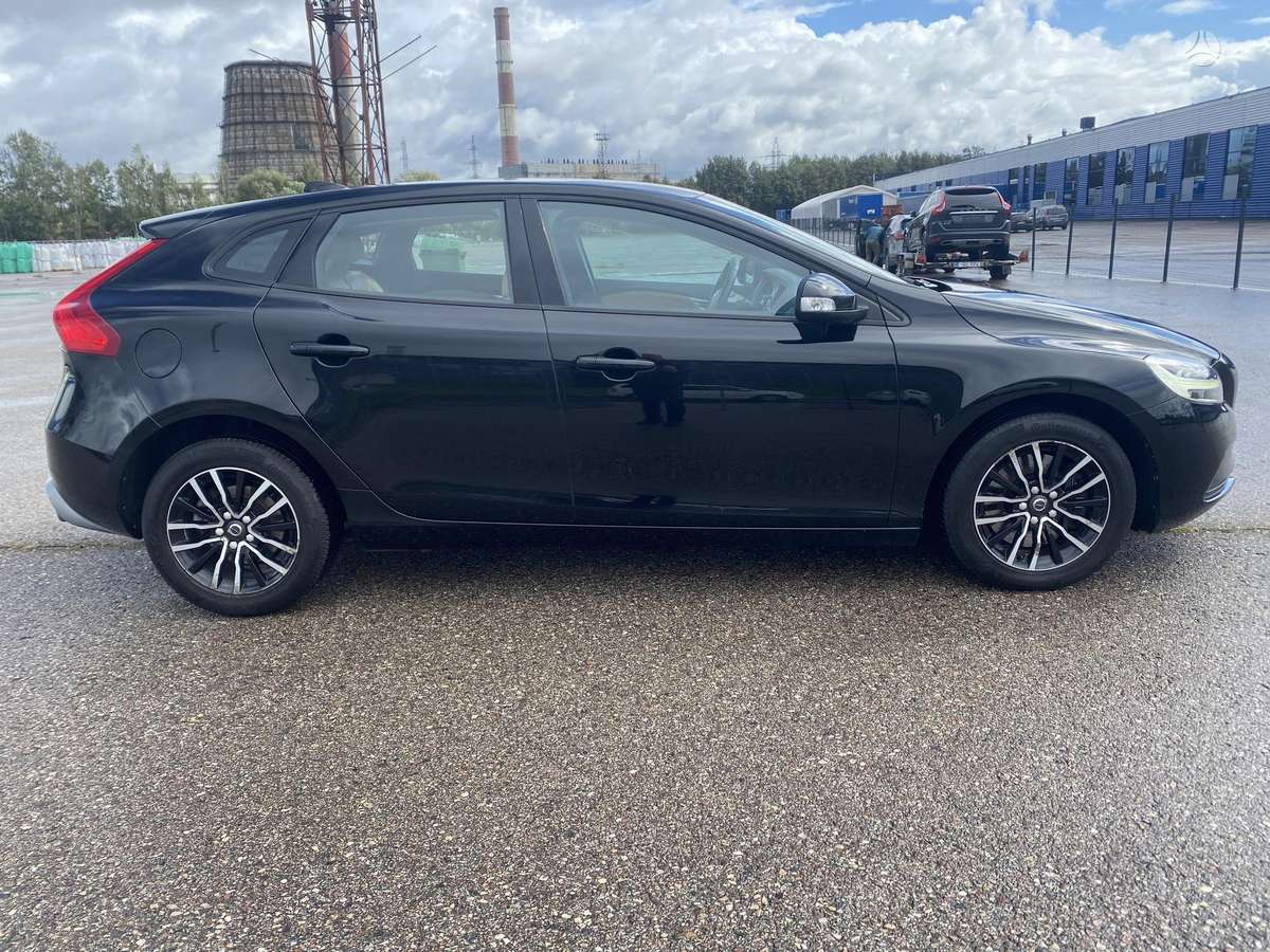 Volvo V40, 2.0 l., Хэтчбек