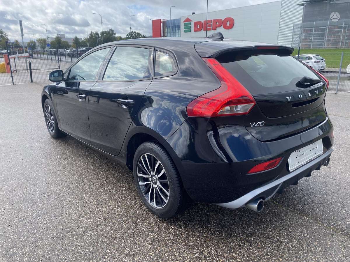 Volvo V40, 2.0 l., hatchback