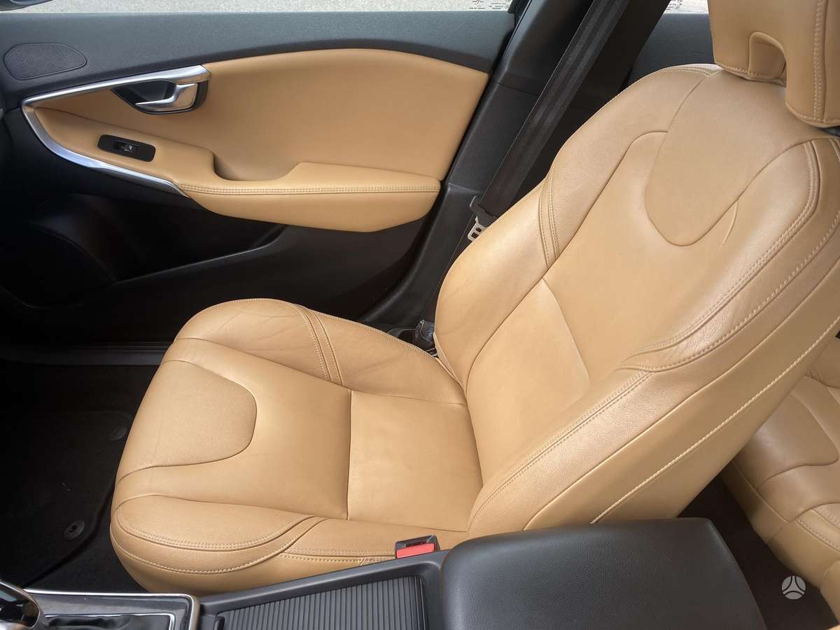 Volvo V40, 2.0 l., hatchback
