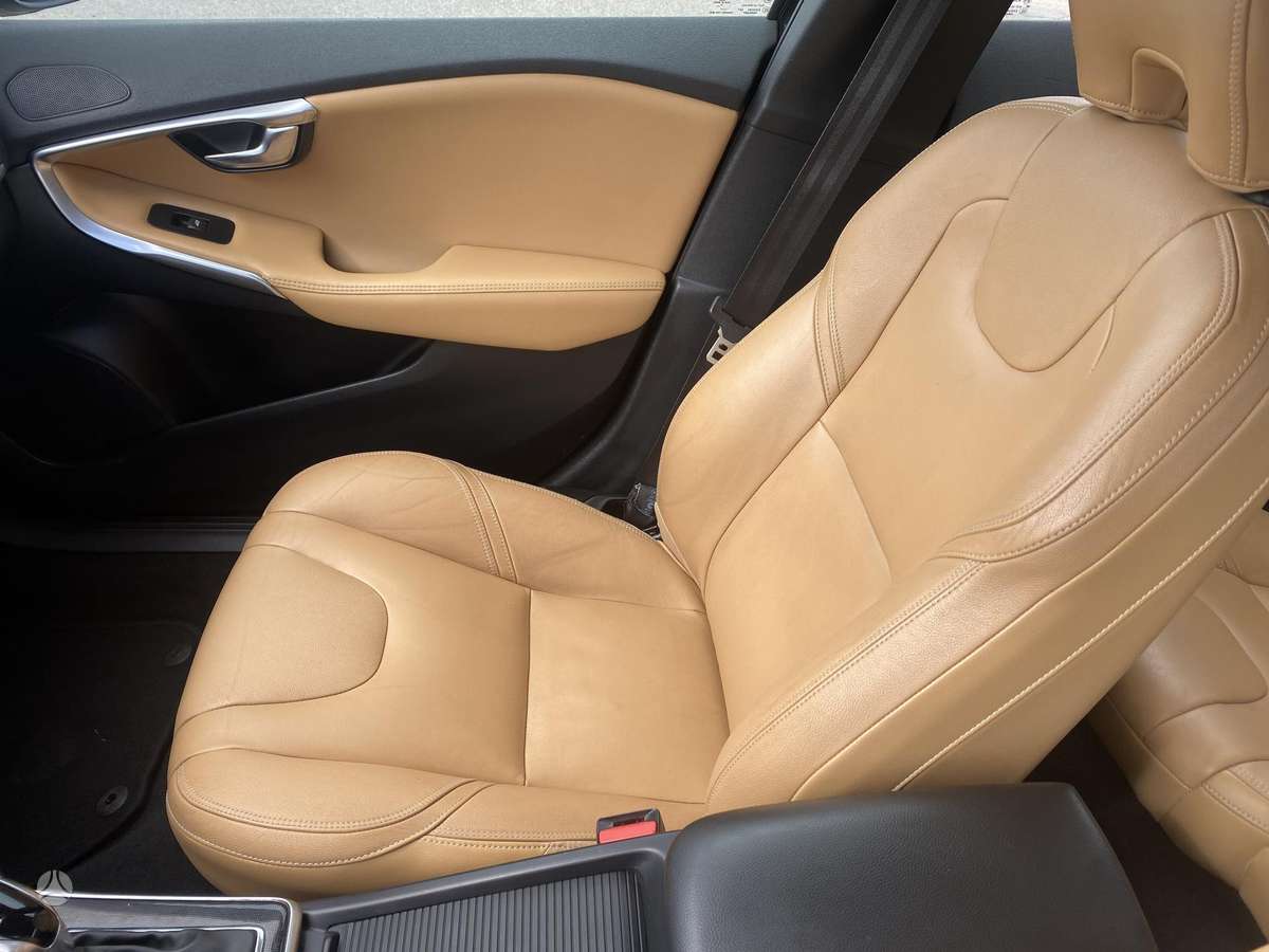 Volvo V40, 2.0 l., Хэтчбек
