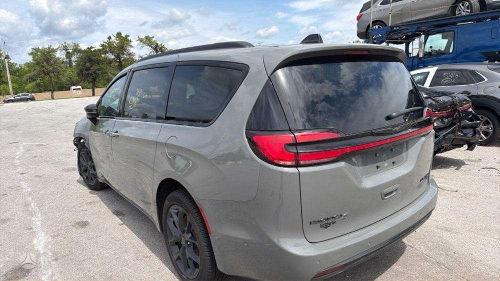 Chrysler Pacifica, Минивэн
