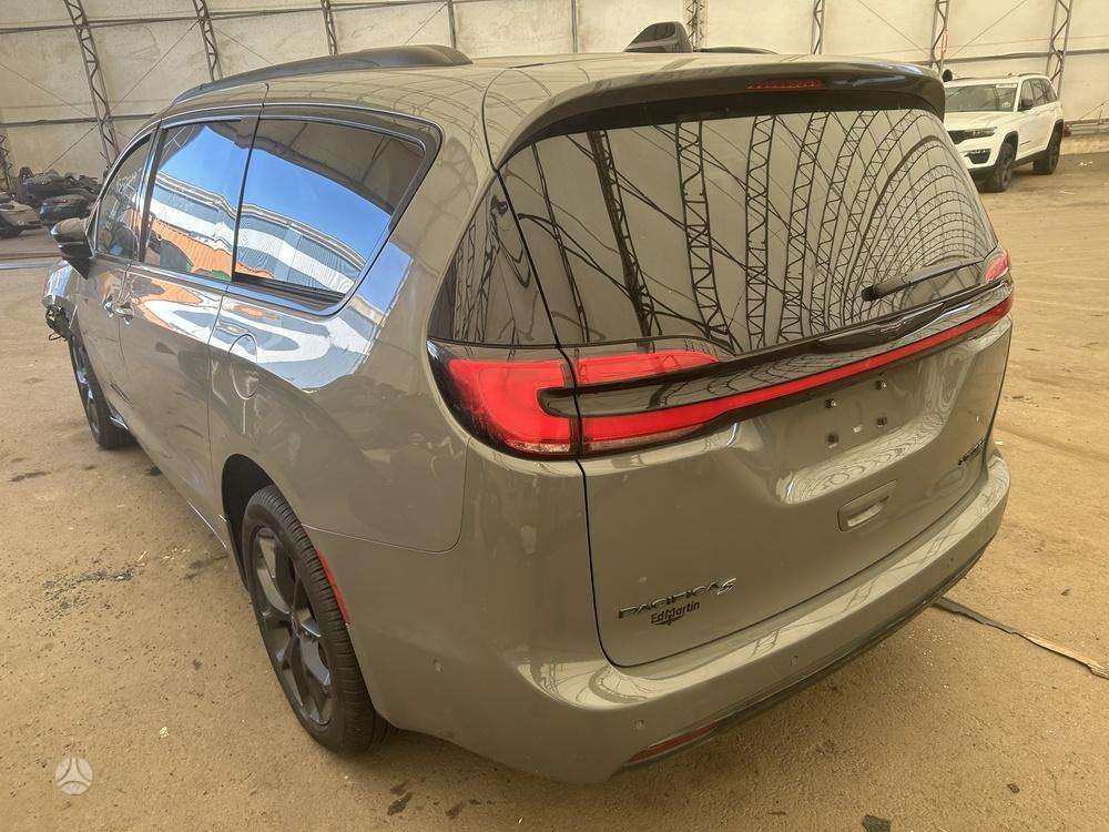 Chrysler Pacifica, Минивэн