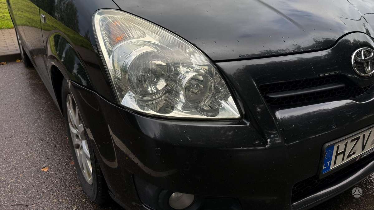 Toyota Corolla Verso - 4