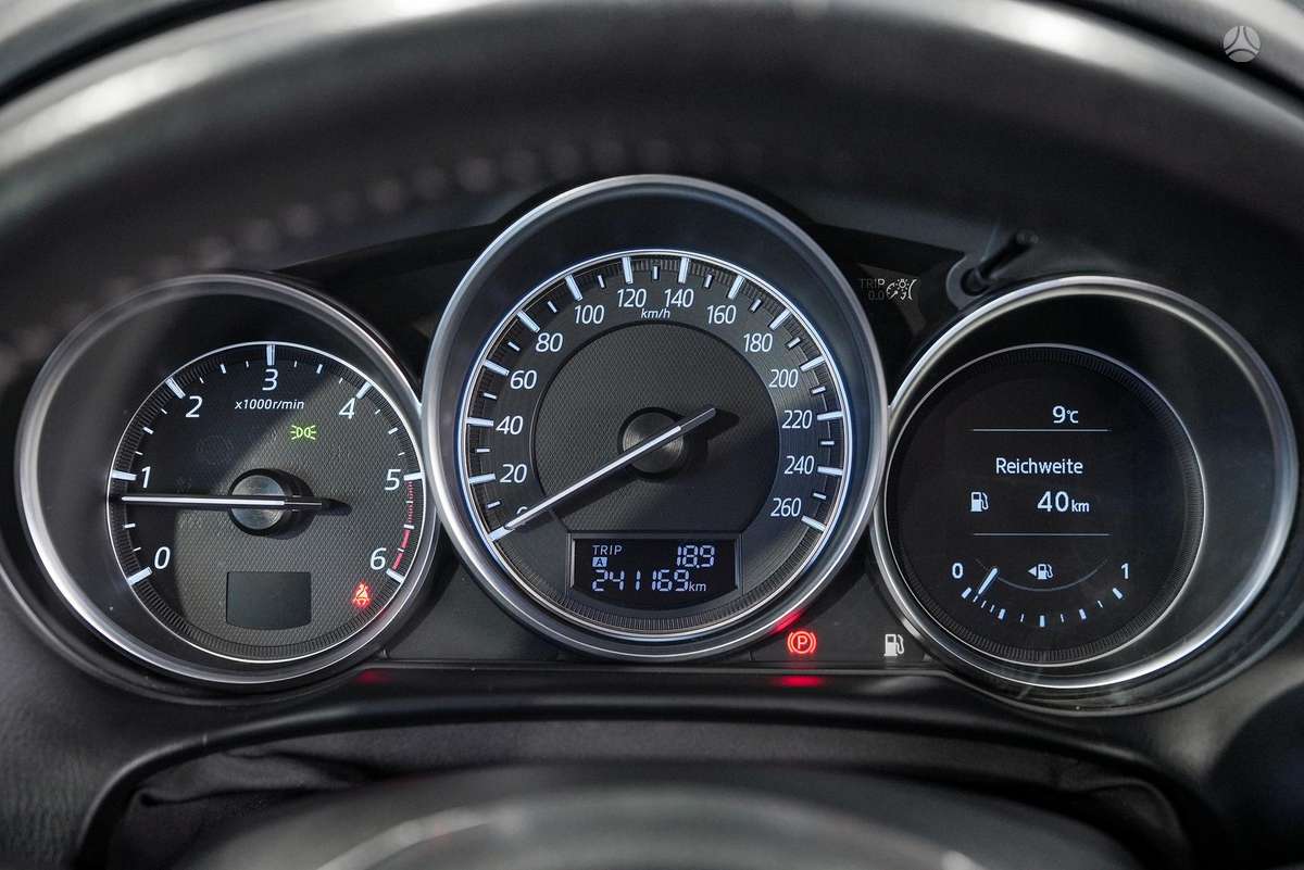Mazda CX-5, 2.2 l., off-road / crossover