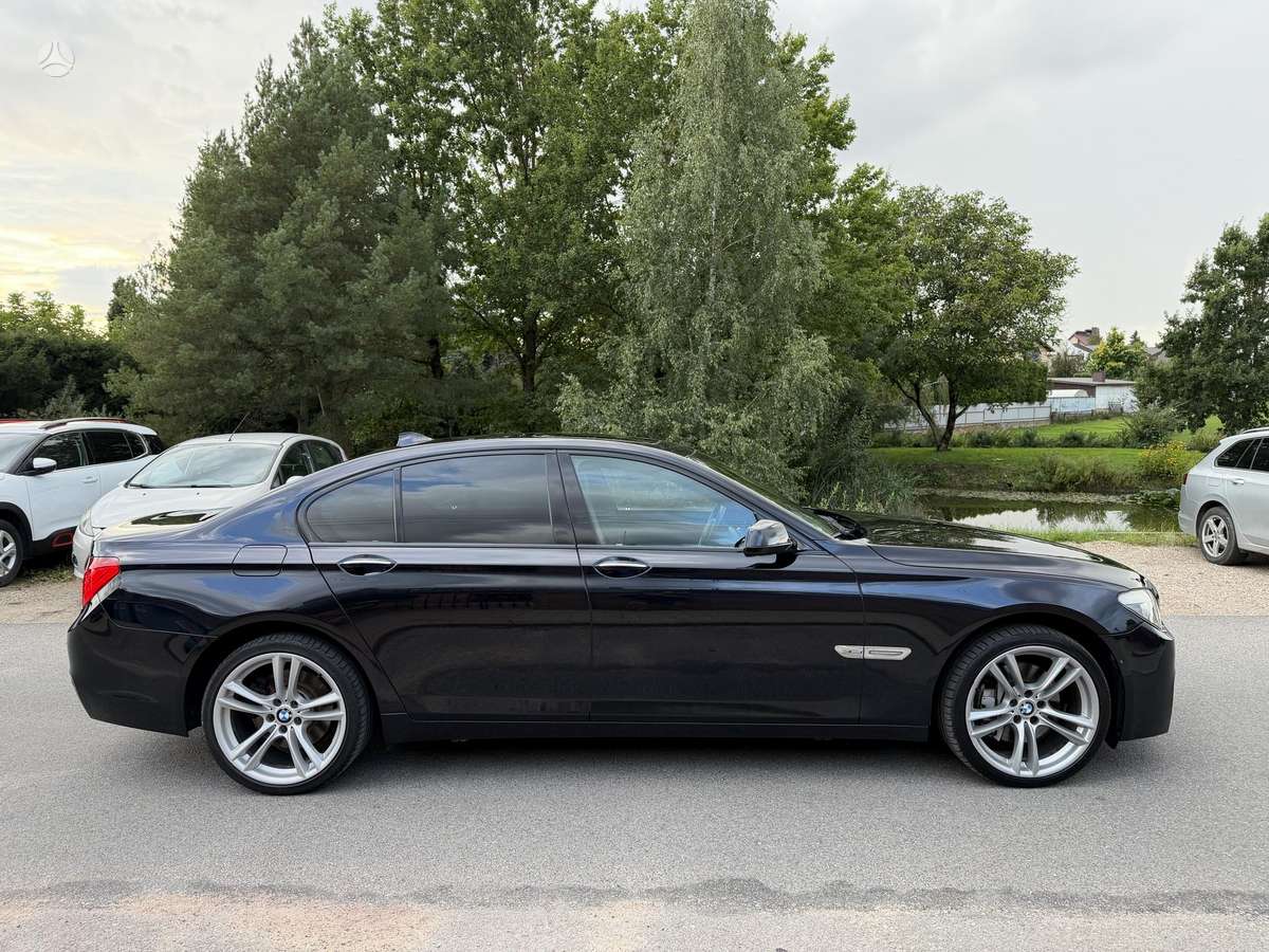 BMW 740, 3.0 l., Седан