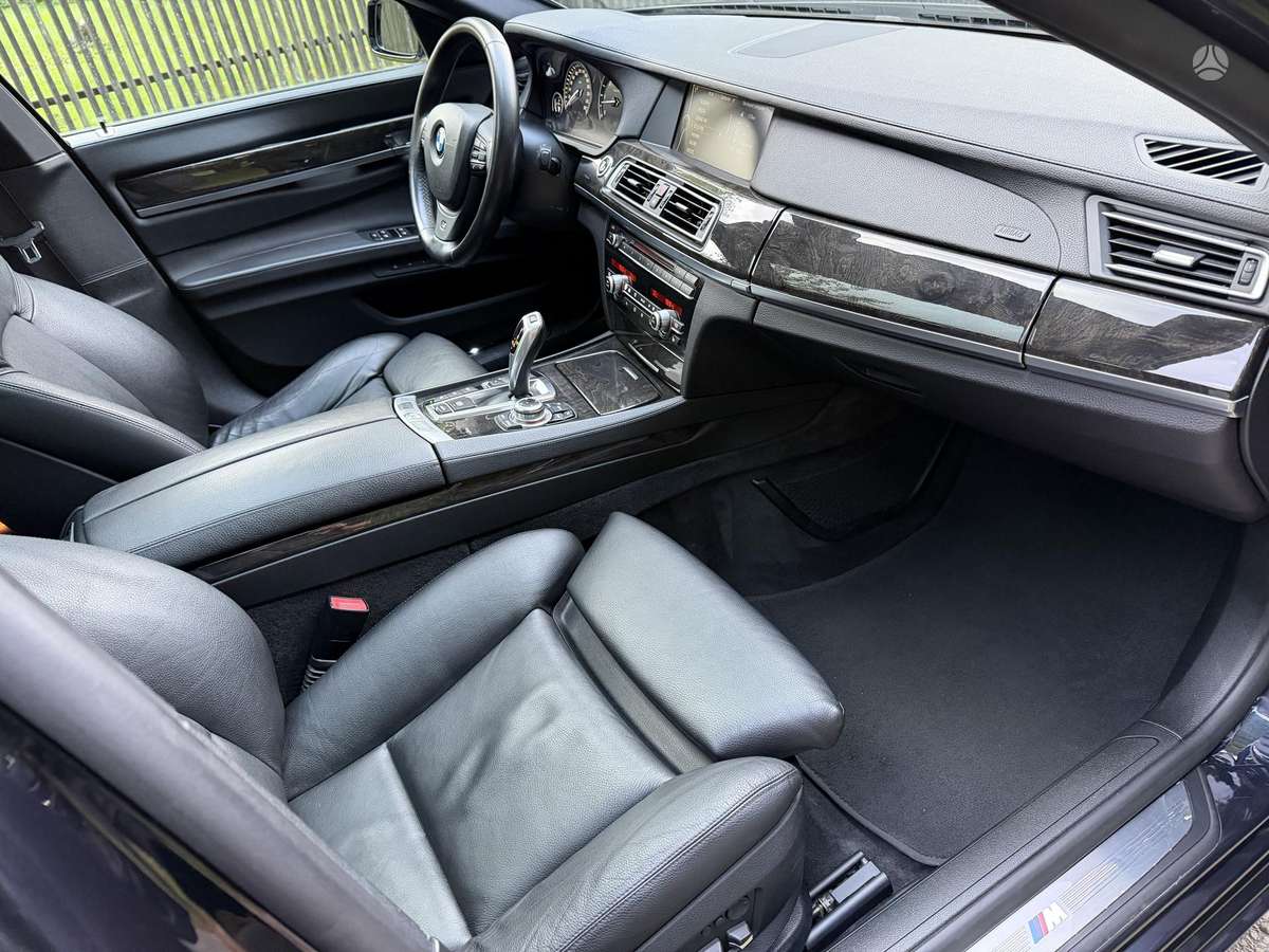 BMW 740, 3.0 l., Седан