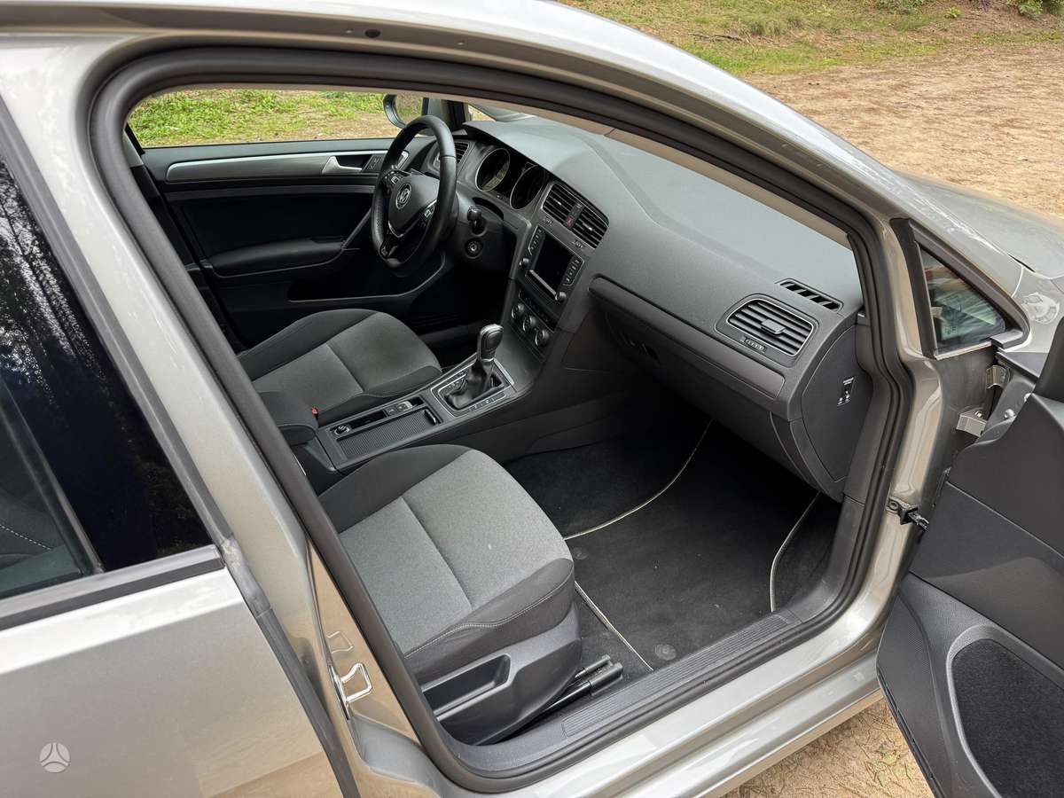 Volkswagen Golf - 12