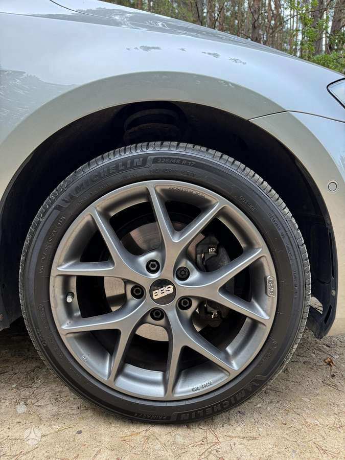 Volkswagen Golf - 8