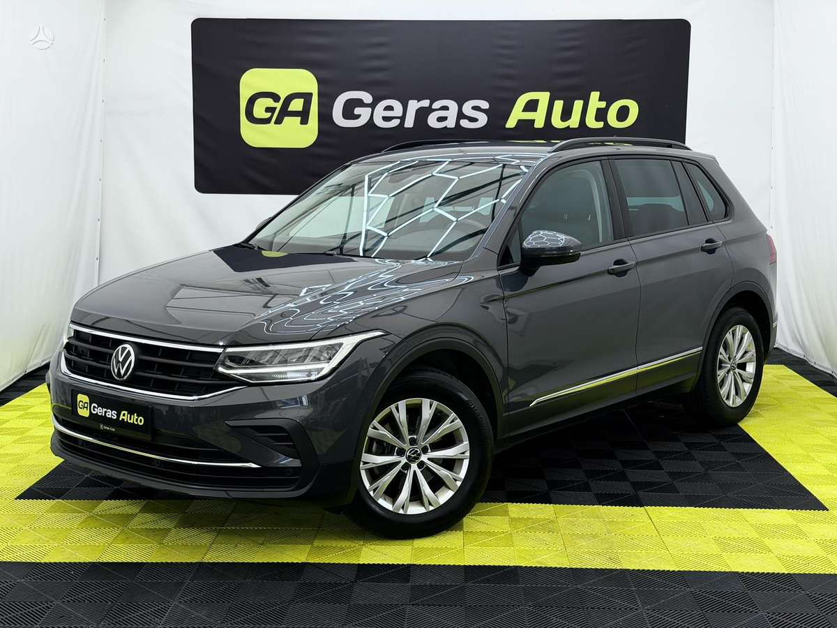 Volkswagen Tiguan - 1