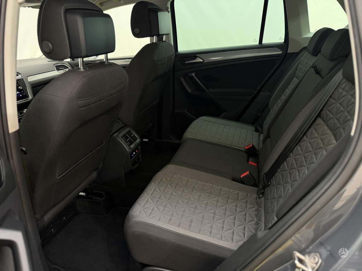 Volkswagen Tiguan - 11