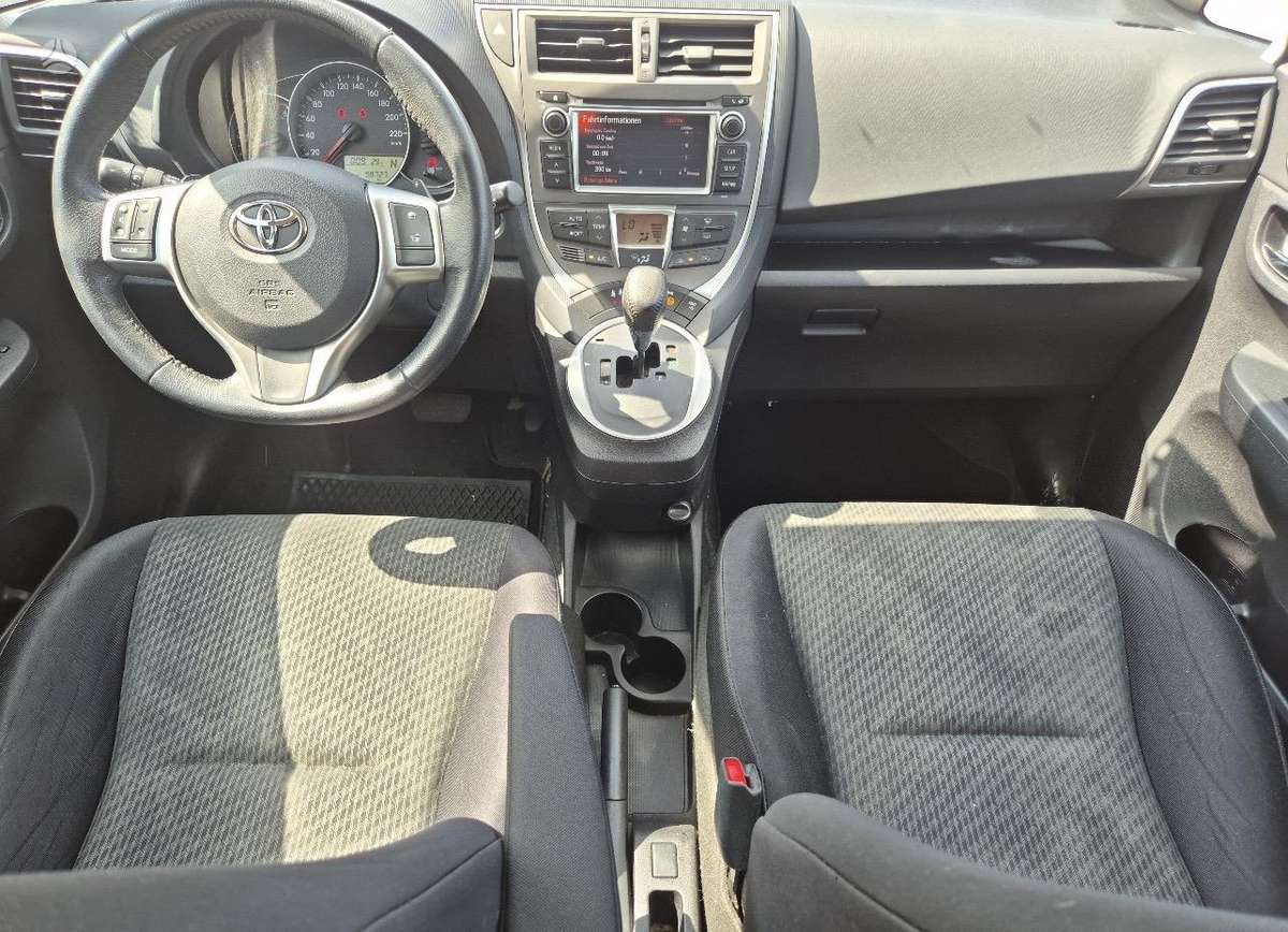 Toyota Verso-S, 1.4 l., Минивэн