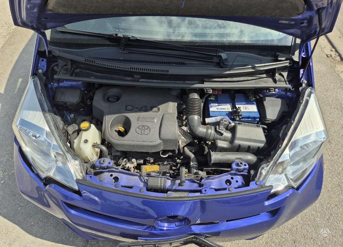 Toyota Verso-S, 1.4 l., Минивэн