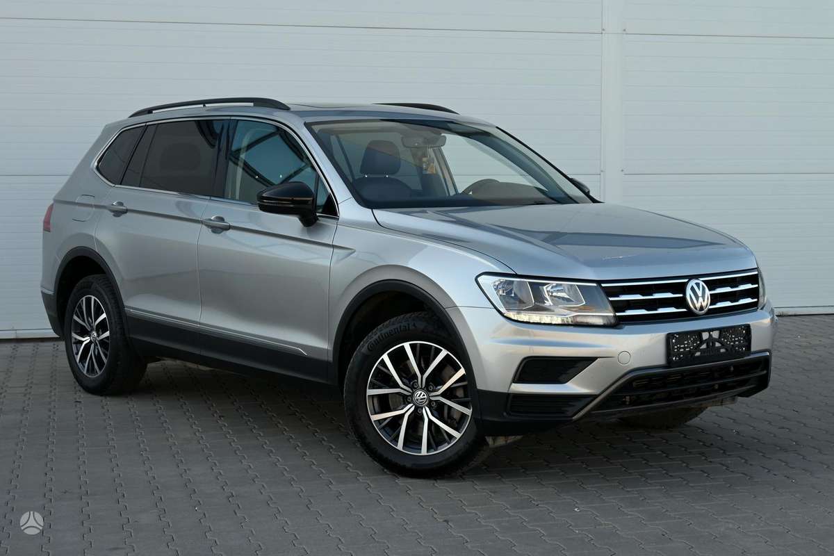 Volkswagen Tiguan - 1