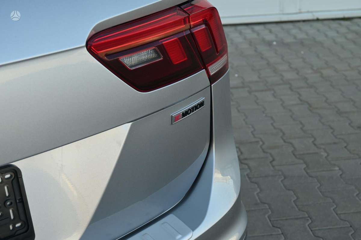 Volkswagen Tiguan - 11