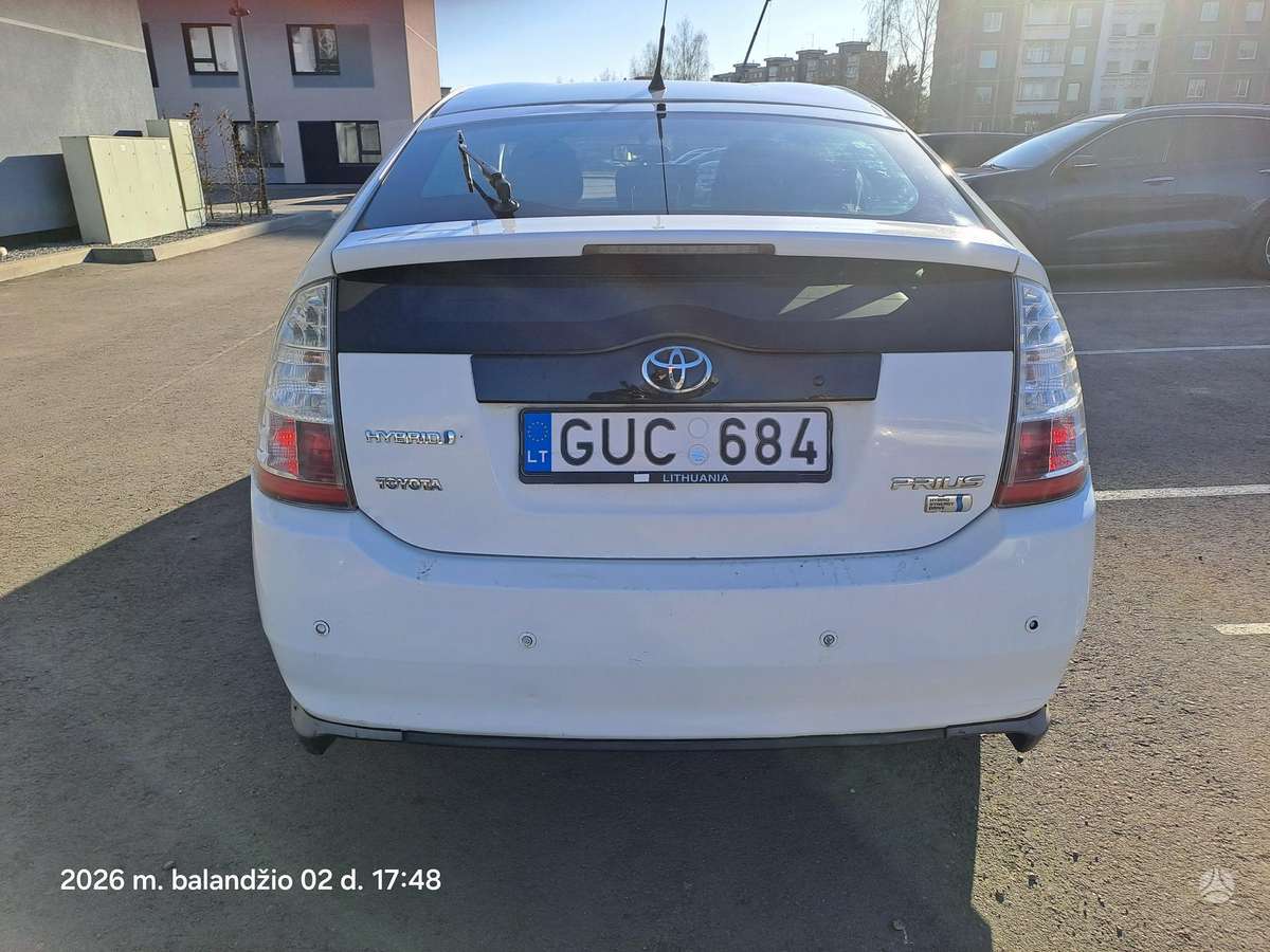 Toyota Prius - 4
