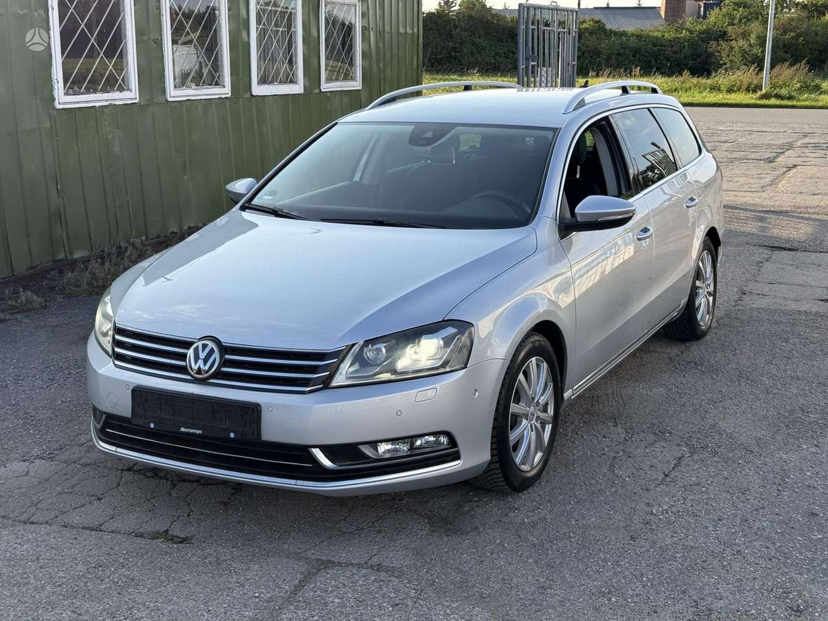 Volkswagen Passat - 1