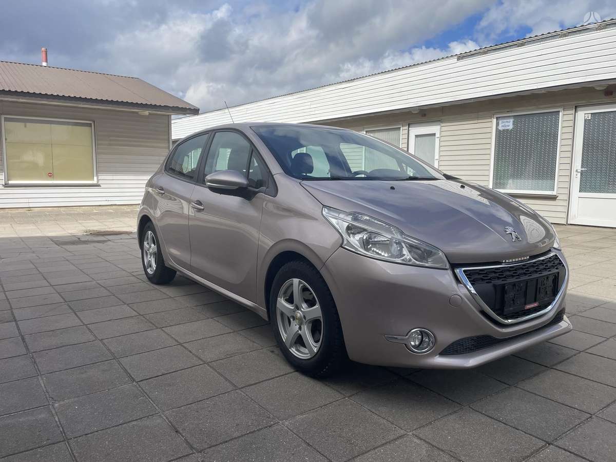 Peugeot 208 - 1