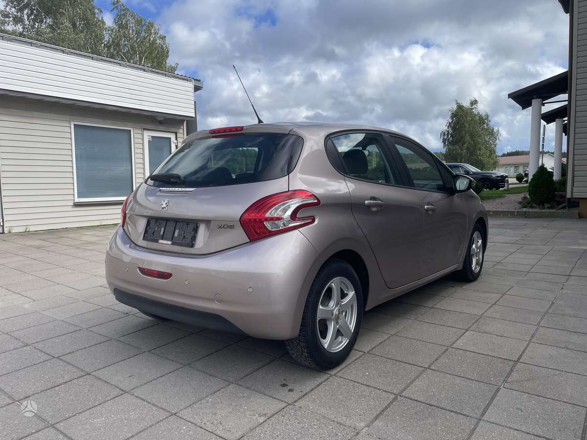 Peugeot 208 - 4