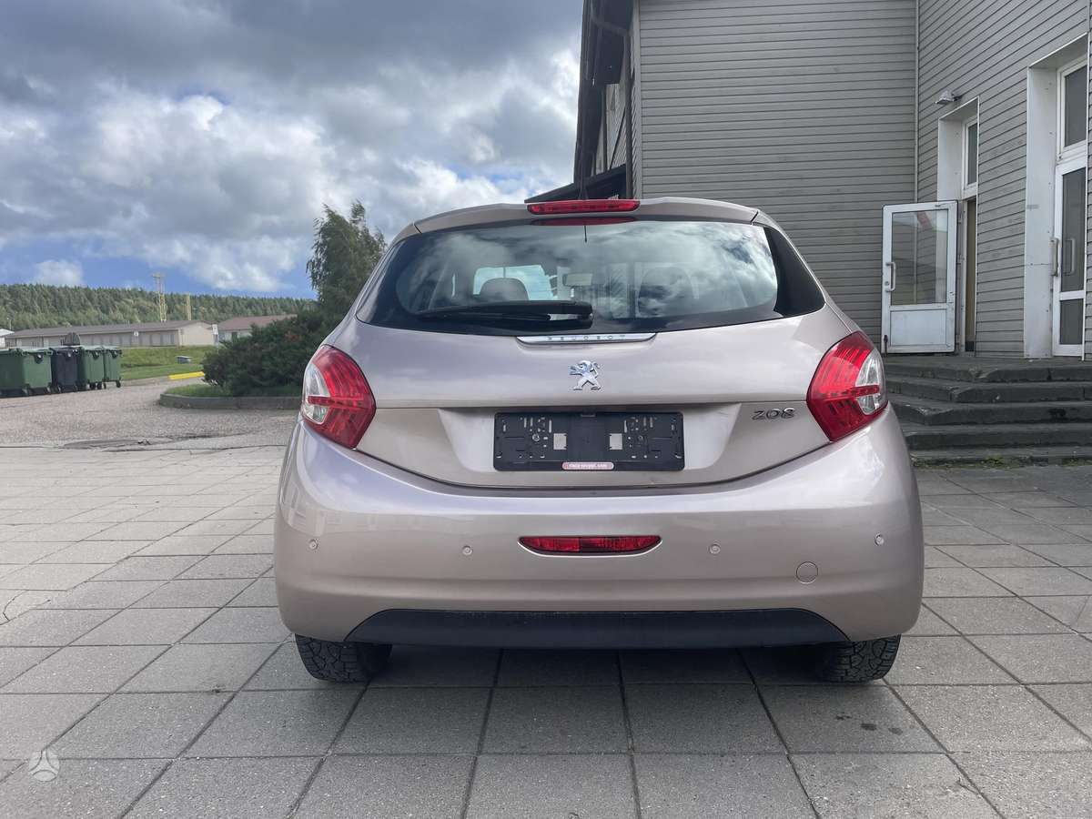 Peugeot 208 - 5
