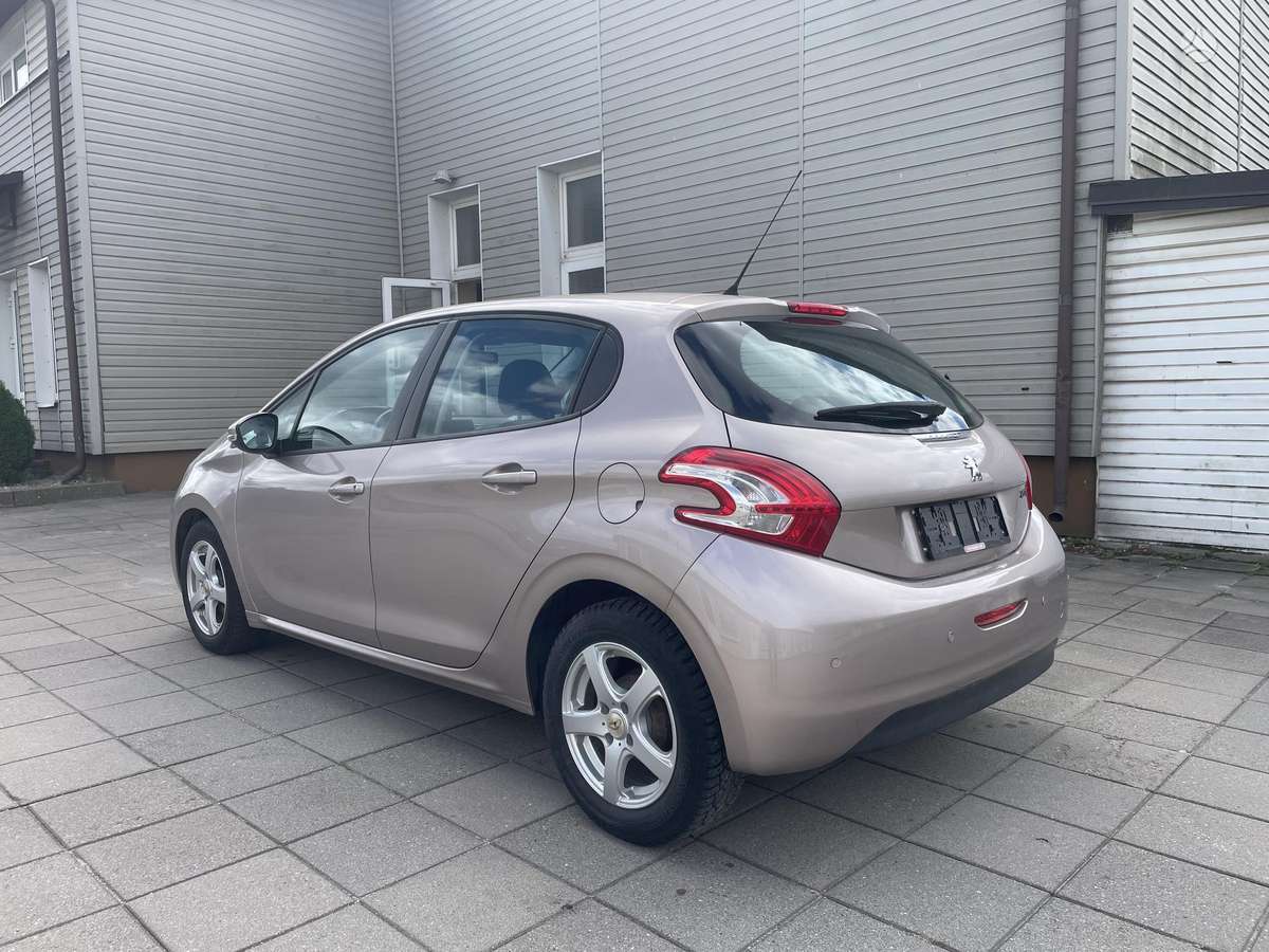 Peugeot 208 - 6