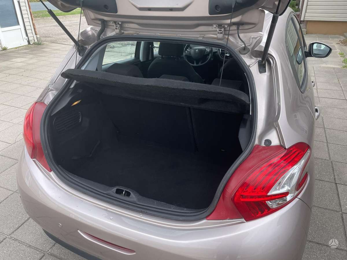 Peugeot 208 - 10
