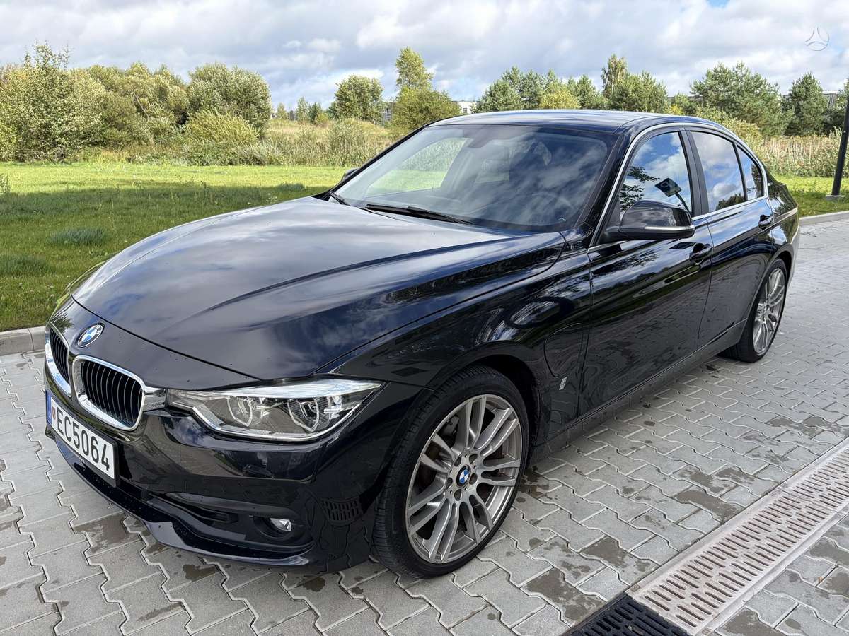 BMW 330, Седан