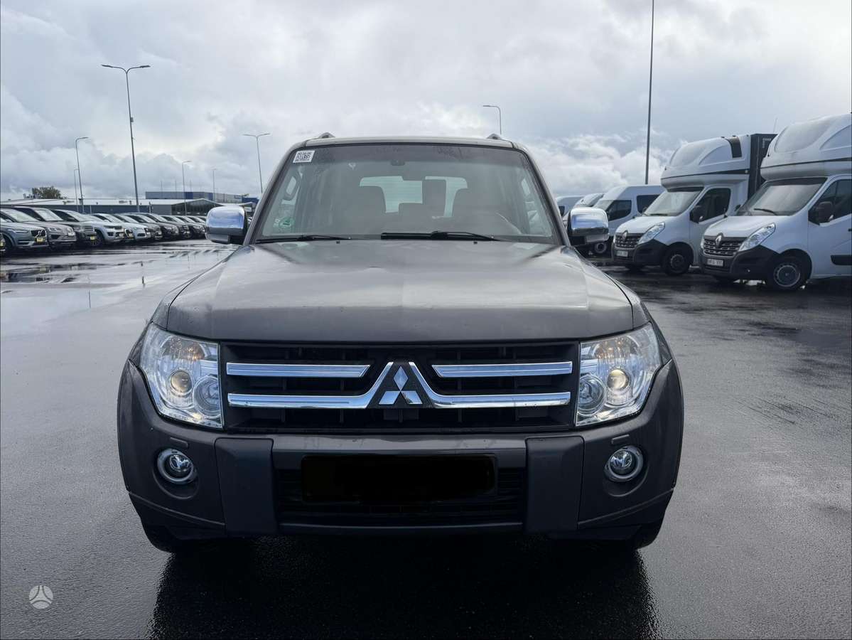 Mitsubishi Pajero, Внедорожник / Кроссовер