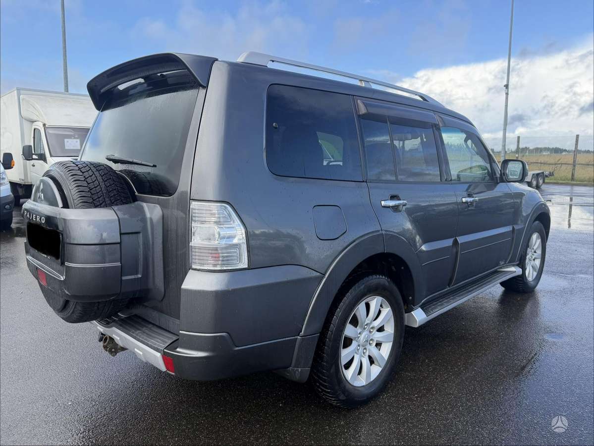 Mitsubishi Pajero, Внедорожник / Кроссовер