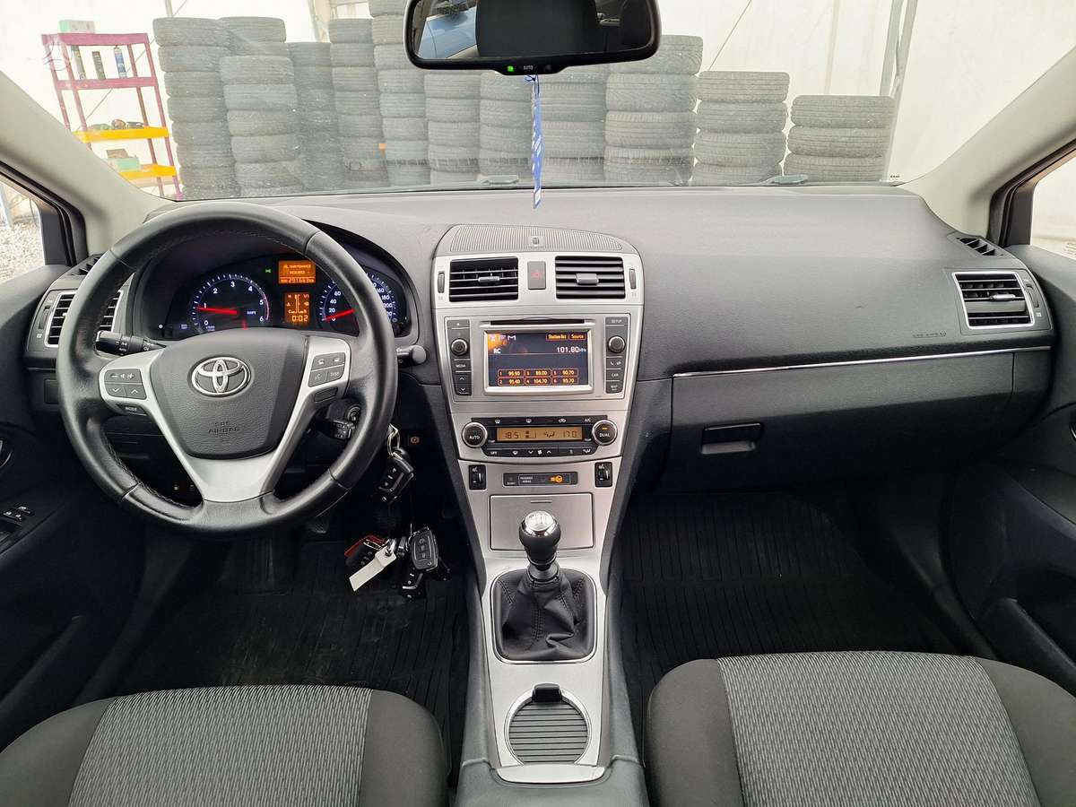 Toyota Avensis - 11