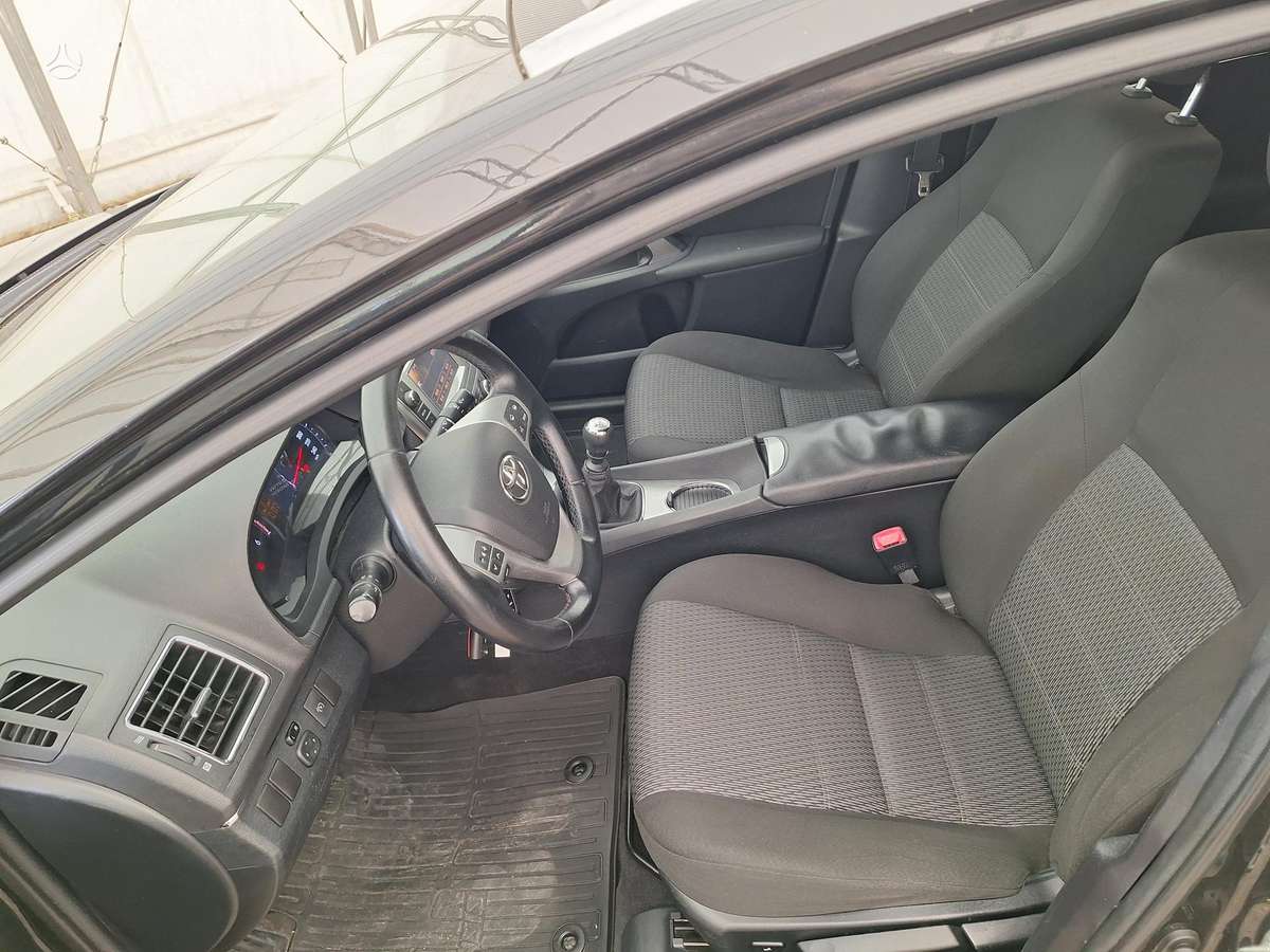 Toyota Avensis - 12