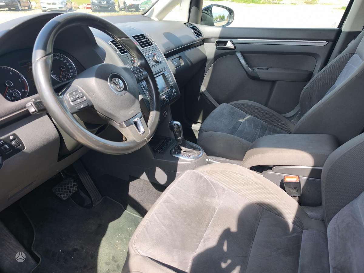 Volkswagen Touran - 8