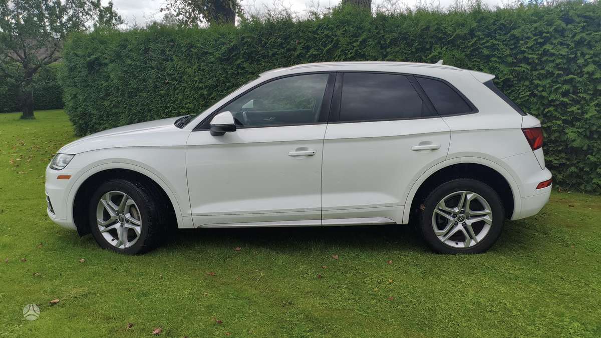 Audi Q5, 2.0 l., Минивэн