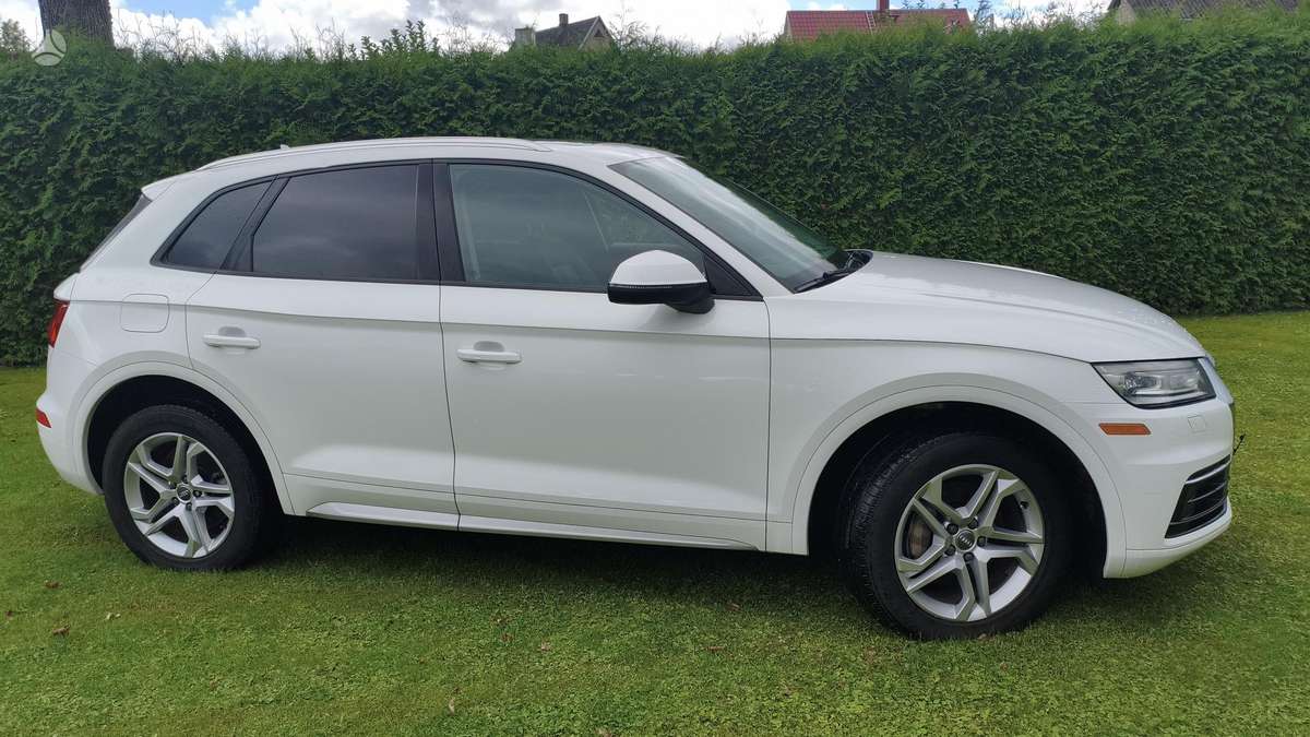 Audi Q5, 2.0 l., Минивэн