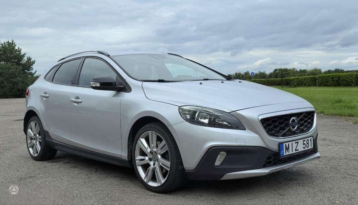 Volvo V40 Cross Country - 1