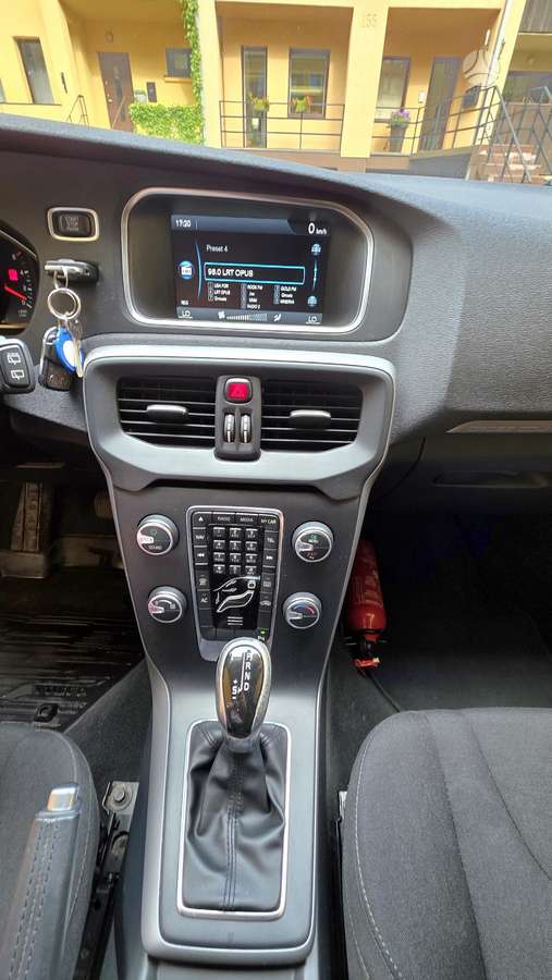 Volvo V40 Cross Country - 8