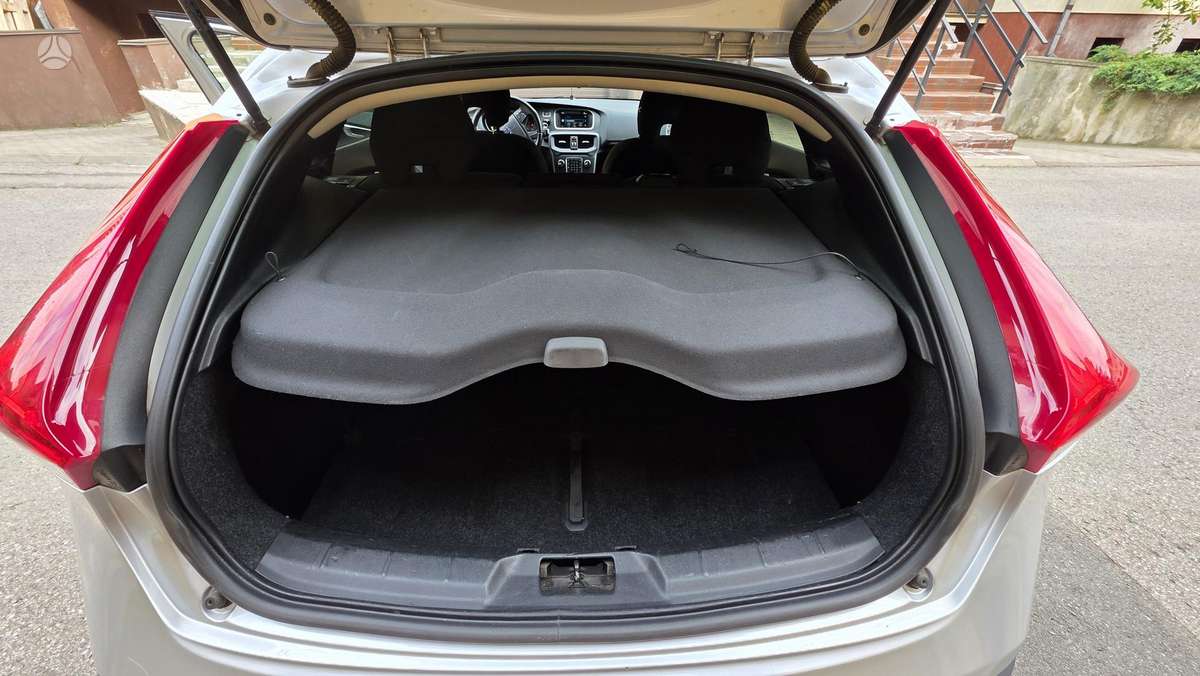 Volvo V40 Cross Country - 10