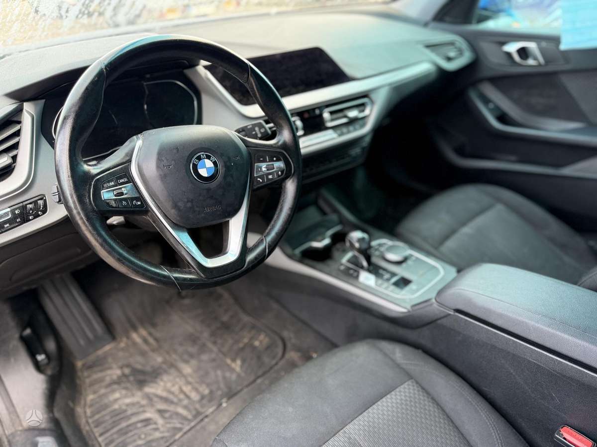 BMW 118, 1.5 l., hatchback