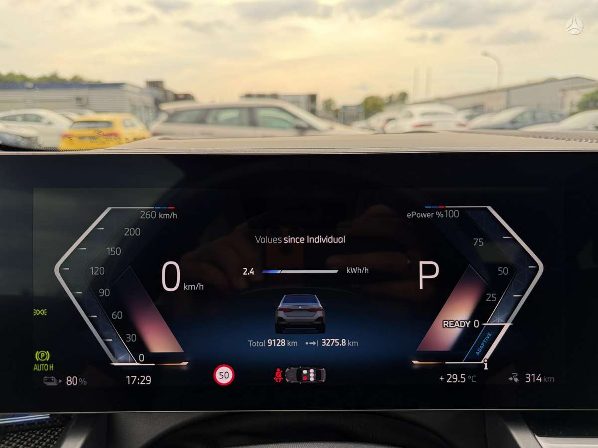 BMW i5, sedanas