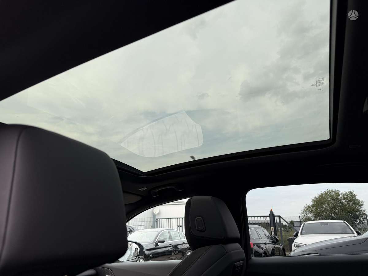 BMW i5, Седан