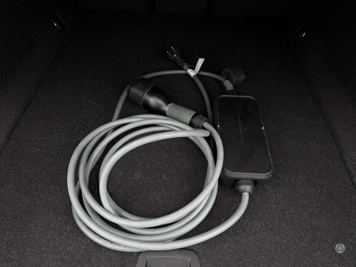 BMW i5, Седан