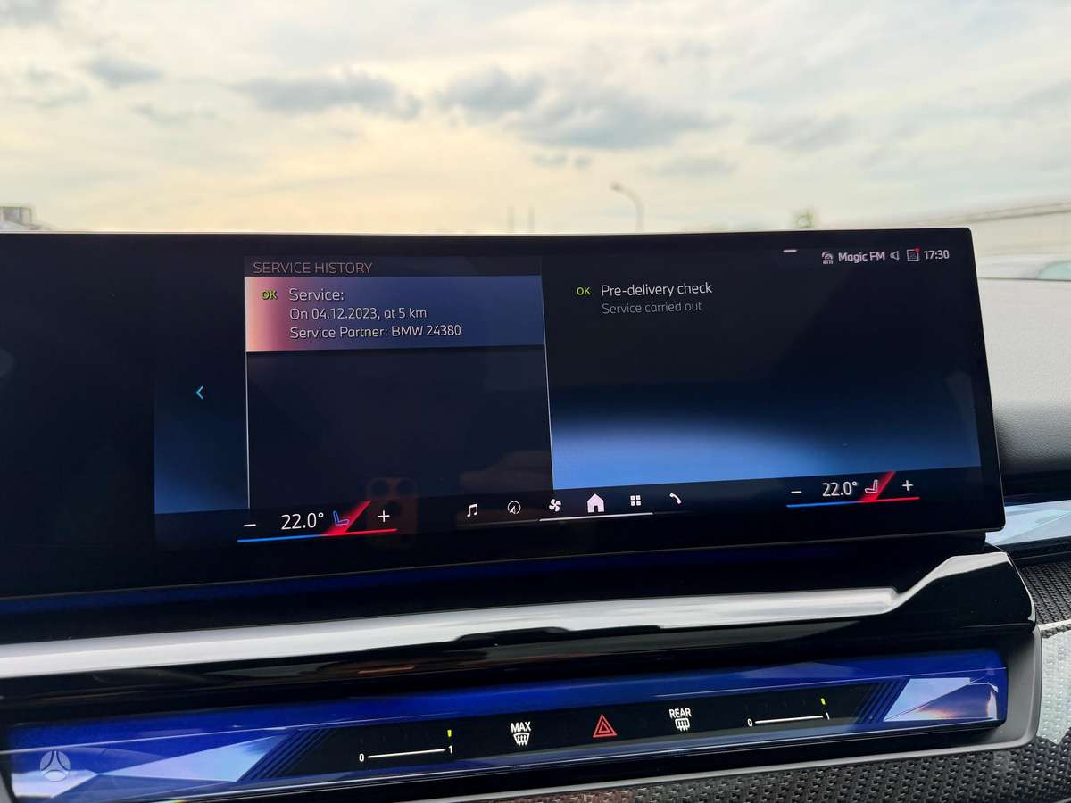 BMW i5, Седан